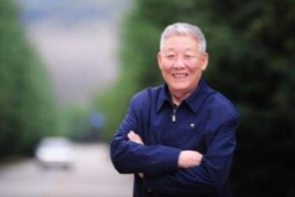 1950年的元宵节，准备回家的孙家栋，发现食堂竟然有红烧肉，便决定吃碗红烧肉再走