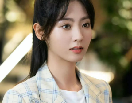 俊男靓女‬还是‬挺‬养眼‬的‬！