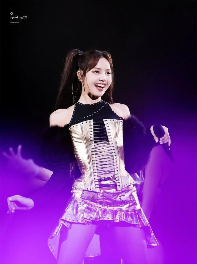 Lisa“油”变“惊”！韩星放飞自我竟成“下水道女王”？