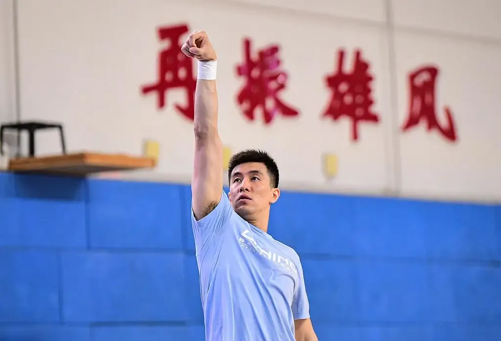 疯了吧？！8月28号下午，散架的广州男篮宣布2大补强！

1、广州龙狮队，在送走