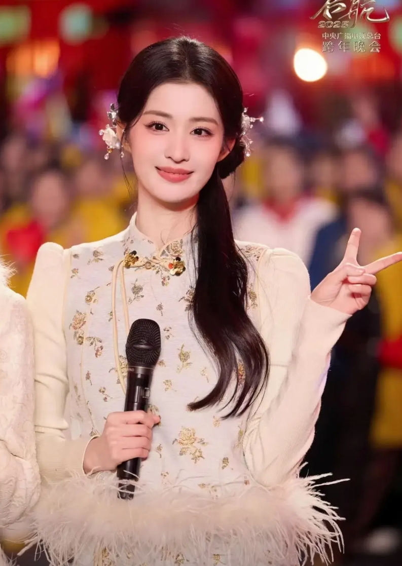 王楚然的家庭成员情况：
 
母亲:
王楚然父母离异，和母亲相依为命，母亲对她的培