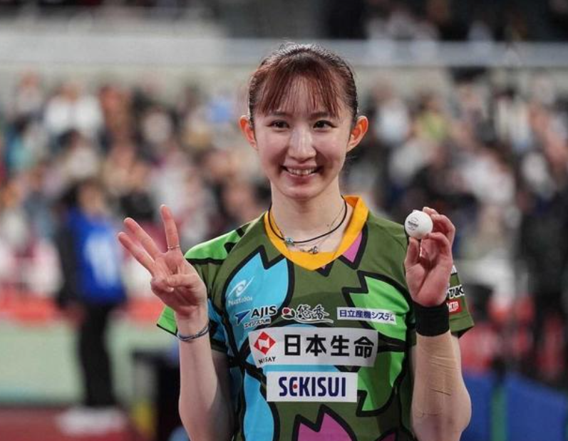 早田希娜三连冠，开心庆祝，张本美和两连亚，难掩失落