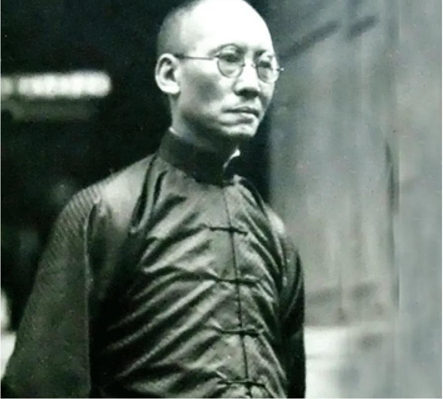 1950年，陈赓将军前往云南剿匪，击毙一名匪首，时任我国西南军政委员会副主席的龙