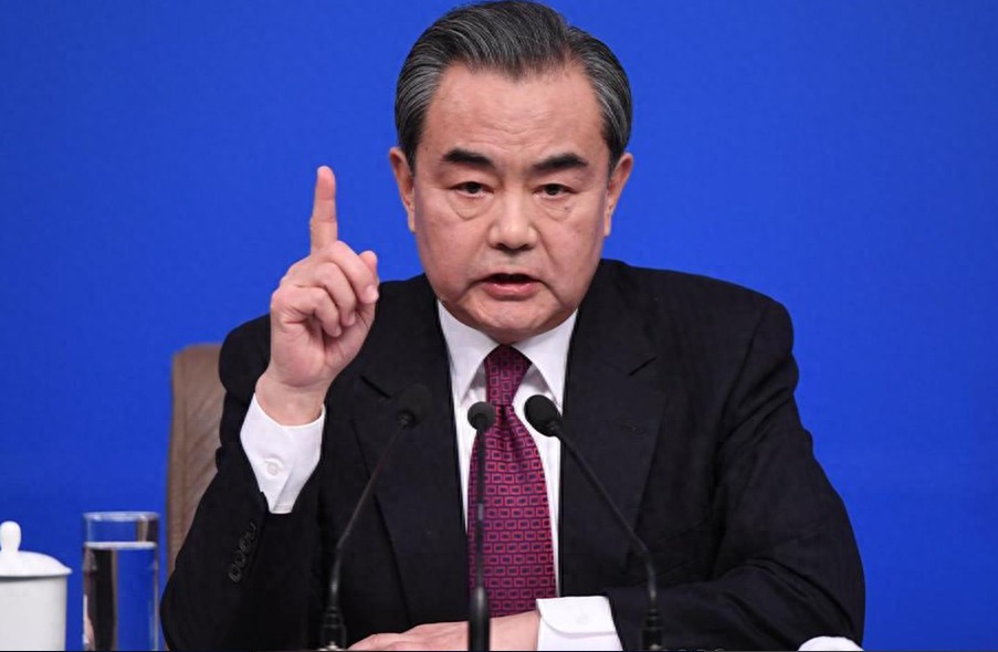 中方高层专机还没抵达，法国率先“停战”：暂停6周前的补贴计划。中方高层出访欧洲，