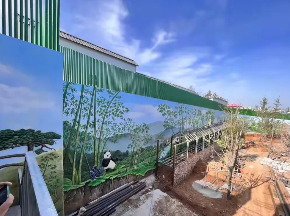 河南三门峡，男子带8名墙绘师给景区做墙绘，和用工单位口头约定，干一天700～80