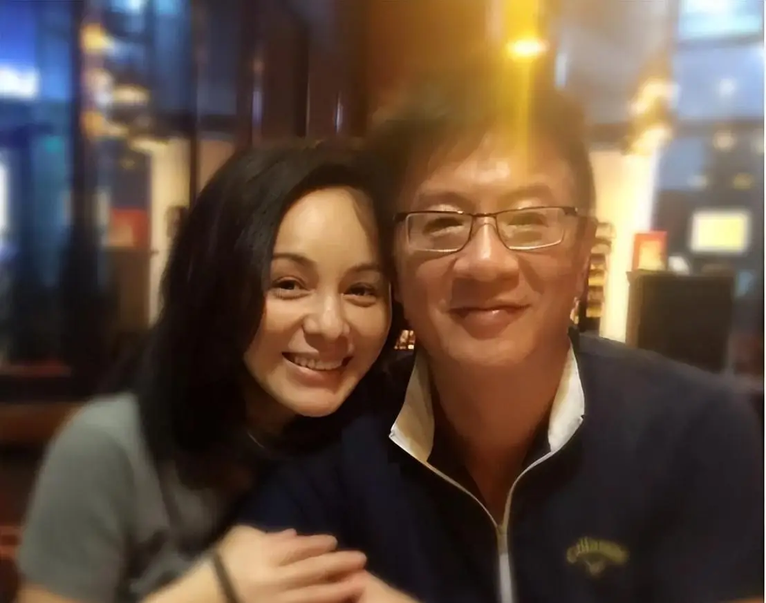 一次，王琳跟金星说，她的两段婚姻，第一次是为了嫁给富商，第二次是因为自己“水性杨