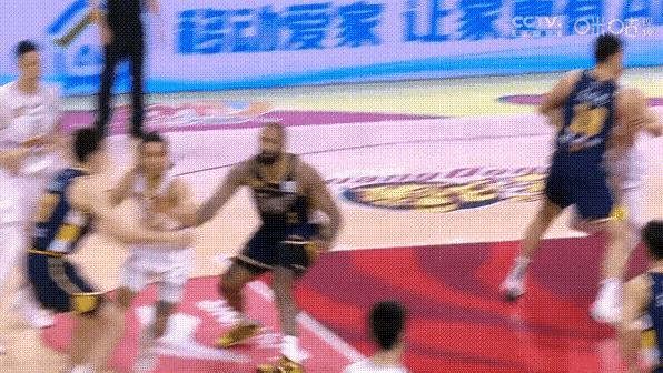 广东男篮险胜北控：杜锋差点成