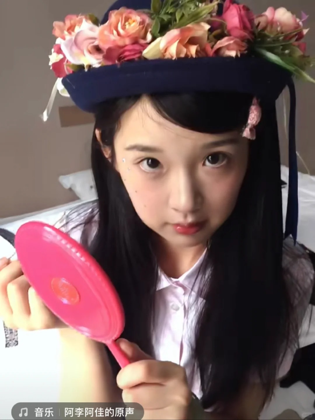 大学随便抓都比张淼怡好看？你开什么玩笑
我真服了
重庆某ip到处说大学里，大街上