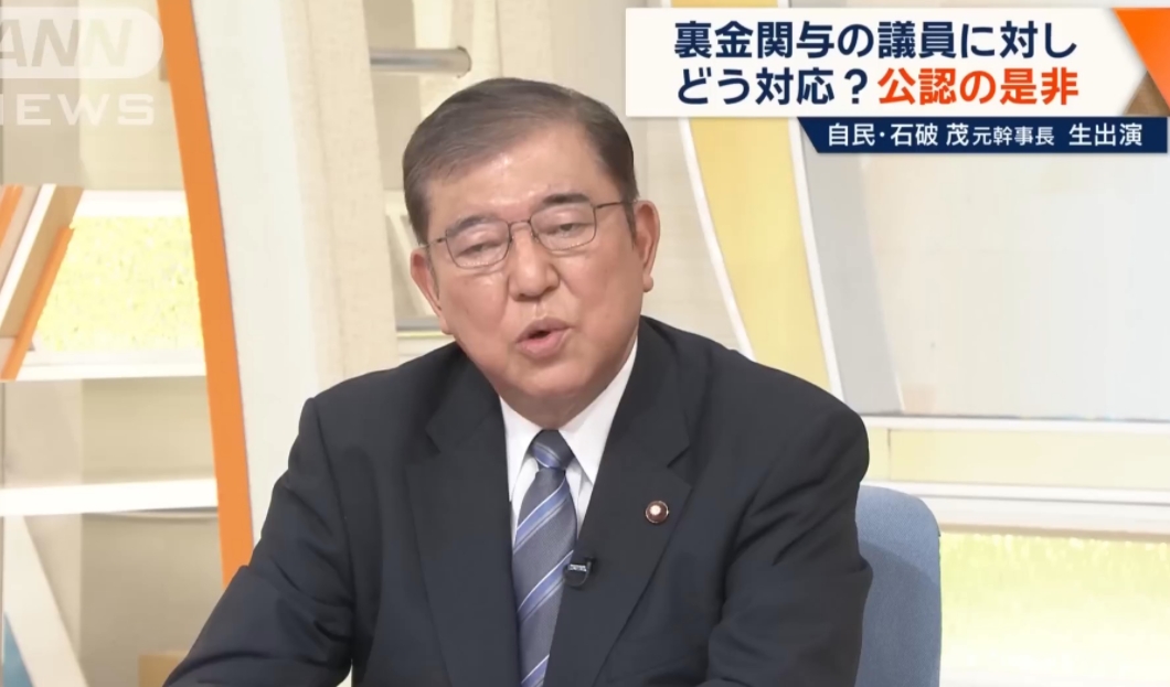 石破茂说要在美国驻军，引发了美国专家和智库的大量警告。
“日本帮”柯蒂斯是小泉进