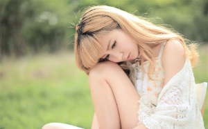 我收养了一个野女孩，以为她很斯文，可我差点成为她的晚餐