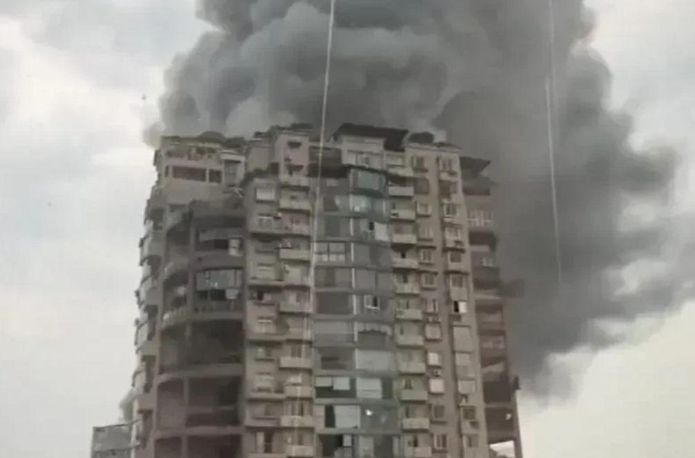 震惊，17号自贡百货大楼火灾，16人死亡。
一，根据官方说法，起火原因是施工作业