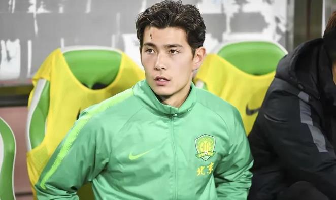 完全无法接受媒体人潘伟力关于国足不征召归化球员侯永永的说辞。有媒体报道，媒体人潘