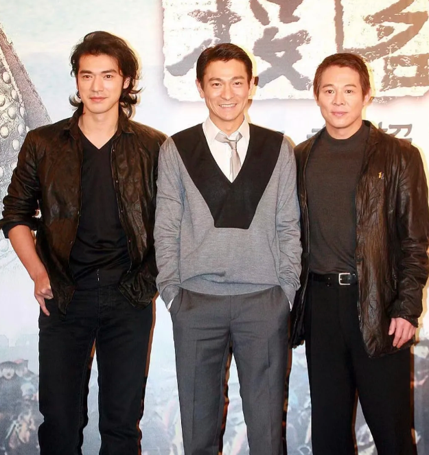 没想到金城武也挺矮啊，最多比李连杰高半个头...