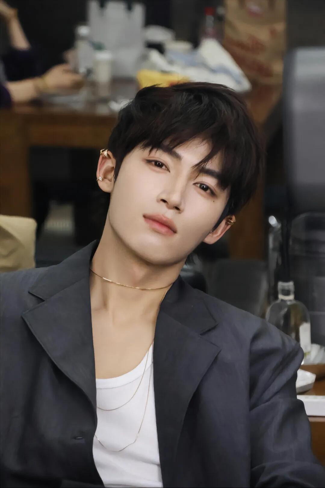 王星越不能再叫你小孩哥了