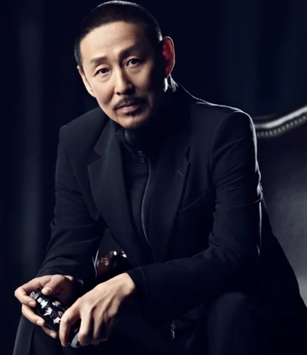 陈道明伸手祝贺梁朝伟，却遭无视