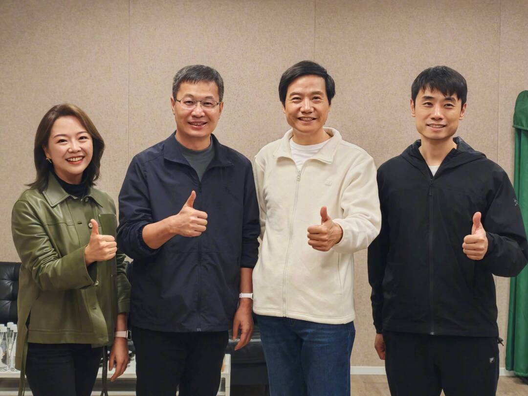昨晚小米发布会很让我意外的是，许斐。

我不知道她具体负责小米什么板块，我甚至以