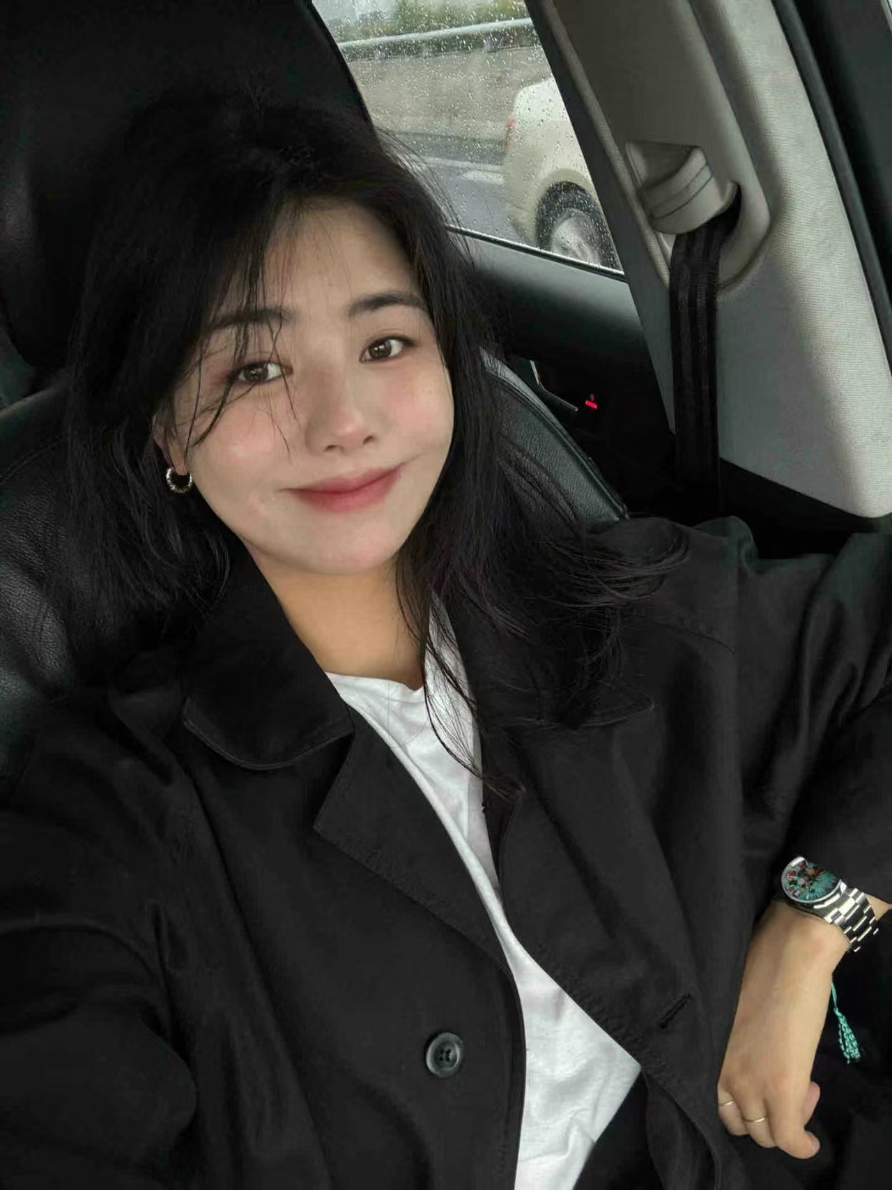 公司的女老板说她妹妹喜欢我，我该接受她吗