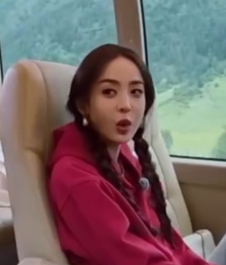 娜扎我只是觉得你爱上我了