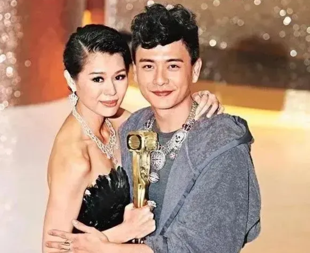 胡杏儿又怀孕了，黄宗泽听了眼眶一热，他是那样痛苦，十年前她扇起的风终于在两人分开