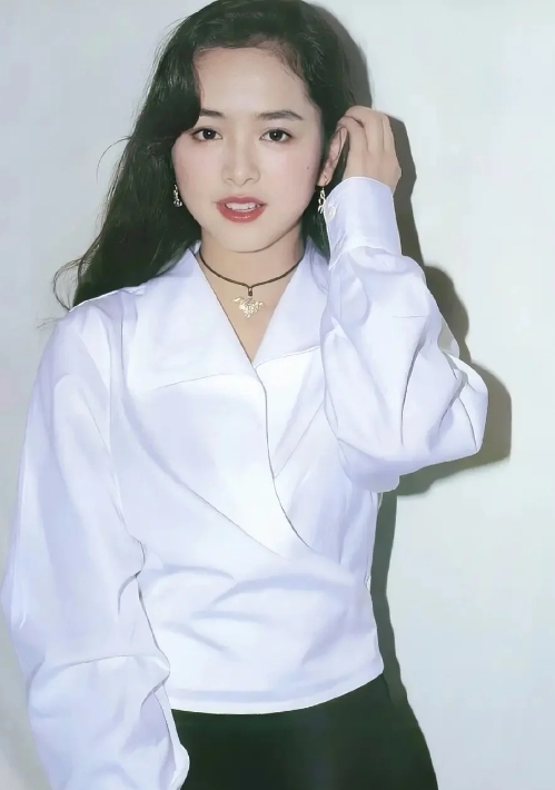 17岁亚洲红星：从巅峰到悔恨的豪门之路