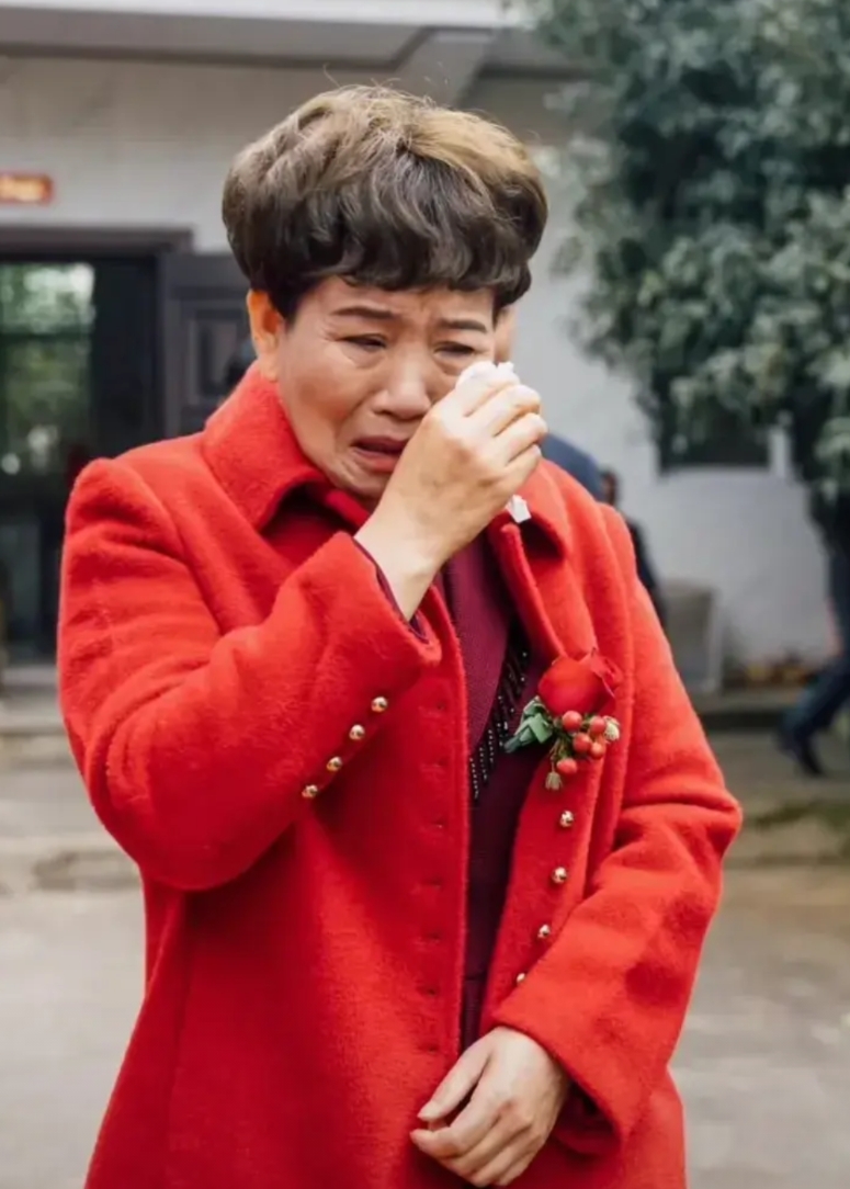 你知道现在农村什么事最难，最可怕吗？
上周我小姨来家里，跟我妈说现在农村最难了。