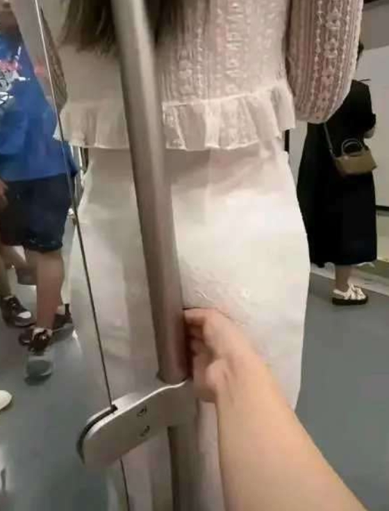 太紧张了，遇到这种情况，手是动还是不动