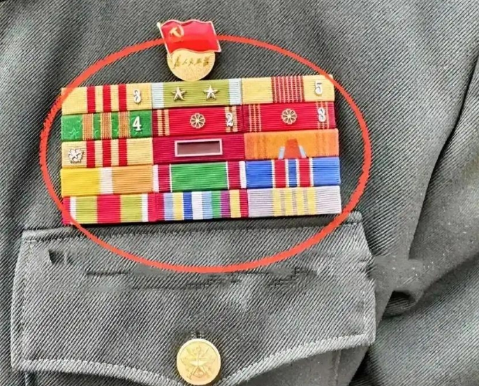勋表看不懂？老兵们也有点懵！
自从解放军资历章改为勋表后，不少老兵直呼“看不懂”