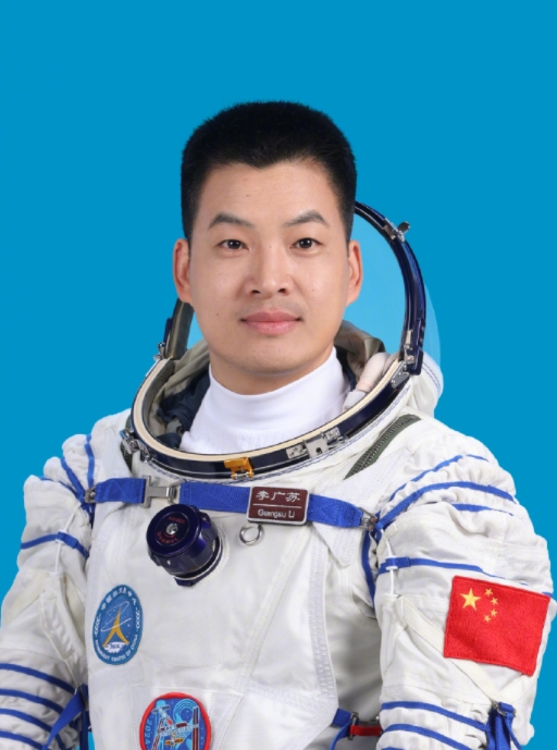 李广苏，男，汉族，籍贯江苏沛县，学士学位。

1987年7月出生，2006年9月