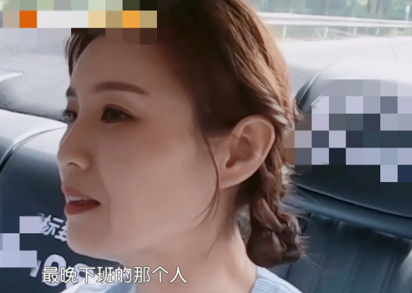 刘畊宏妻子王婉霏心酸地讲述着:“我每天晚上都是最晚下班的那个人，因为我的钱总是对