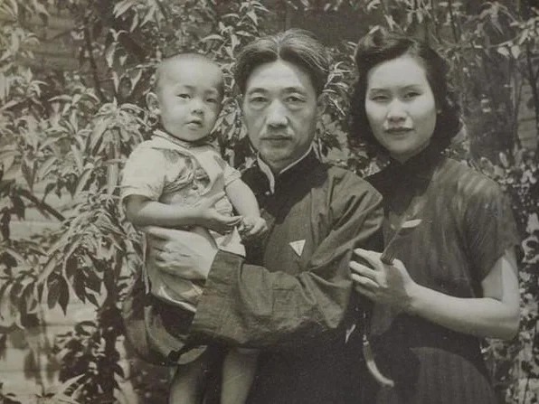 1913年，徐悲鸿因对妻子的厌恶，故意给孩子起了个晦气的名，谁知7年后一语成谶
