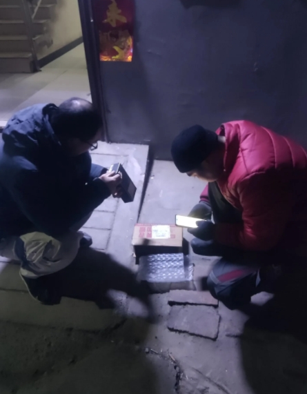 哥们儿今天在北京从京东刚买的vivo艾酷手机，快递员说国补手机必须当场激活，防止