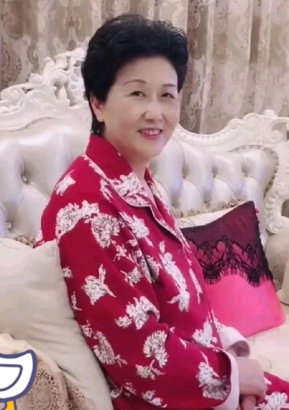 前几天，我跟我姐视频，被她的一段话启发了，她说一定要跟婆婆搞好关系，婆婆在不好，