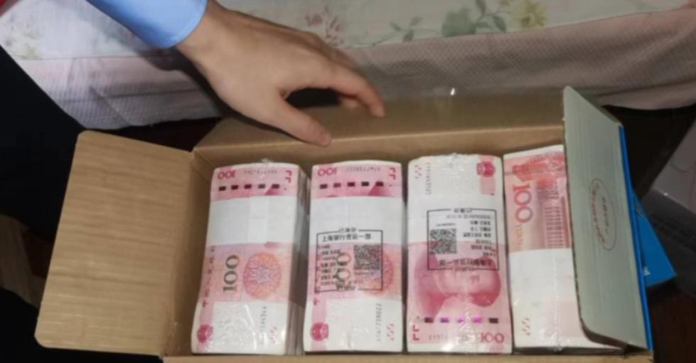上海，一女子将父母的老宅的拆迁不补偿款偷偷占为己有后，被一众兄弟姐妹告上了法院，