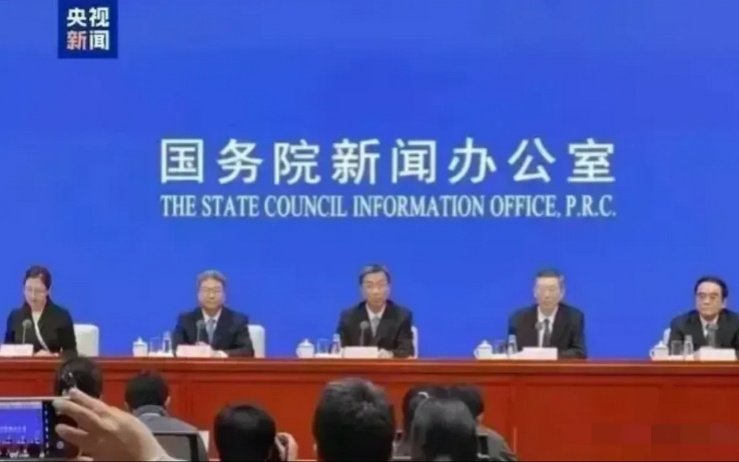 教育部这则新闻，简直像颗重磅炸弹！小学生人数骤减，初中生增长也慢了，教育体系这是