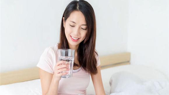 “水断食”减肥法能快速瘦身，多喝水真的能减肥吗？答案来了