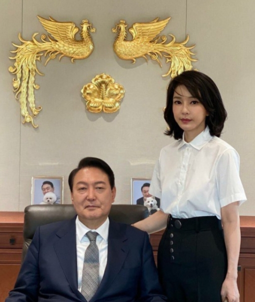 据执政党人士透露，两人的关系比想象的更为严重。对于国民来说，他们两人的矛盾是因为