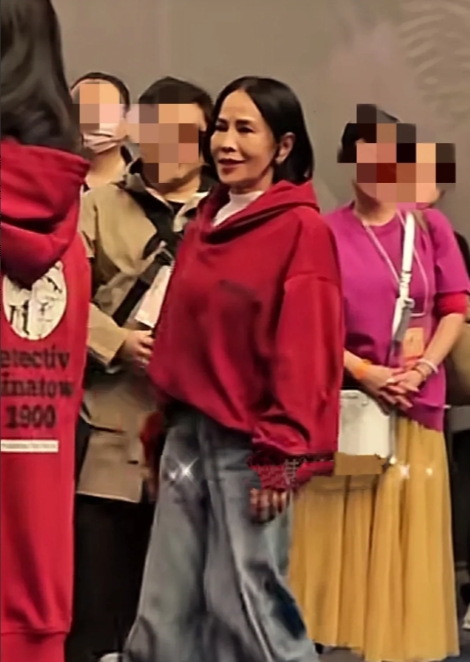 发嫂陈荟莲还是那么瘦，但模样感觉变了好多，咋回事啊？和发哥一起出来参加一个电影的