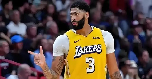 美国知名体育媒体《The Ringer》的NBA分析师比尔·西蒙斯提出了一项震撼