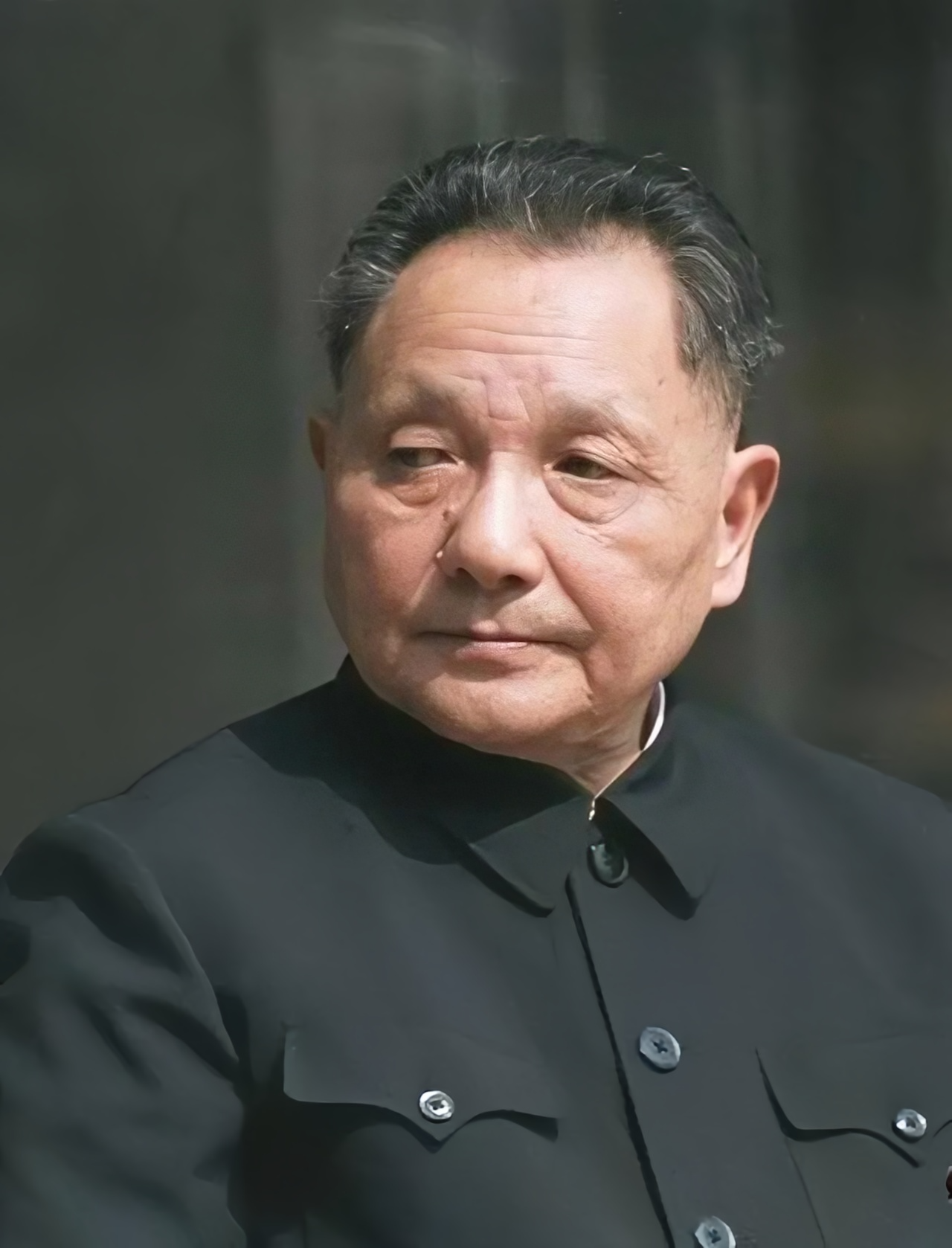 1978年，邓小平又多了一项正国级领导职务。他已经是政治局常委，党的副主席了，这