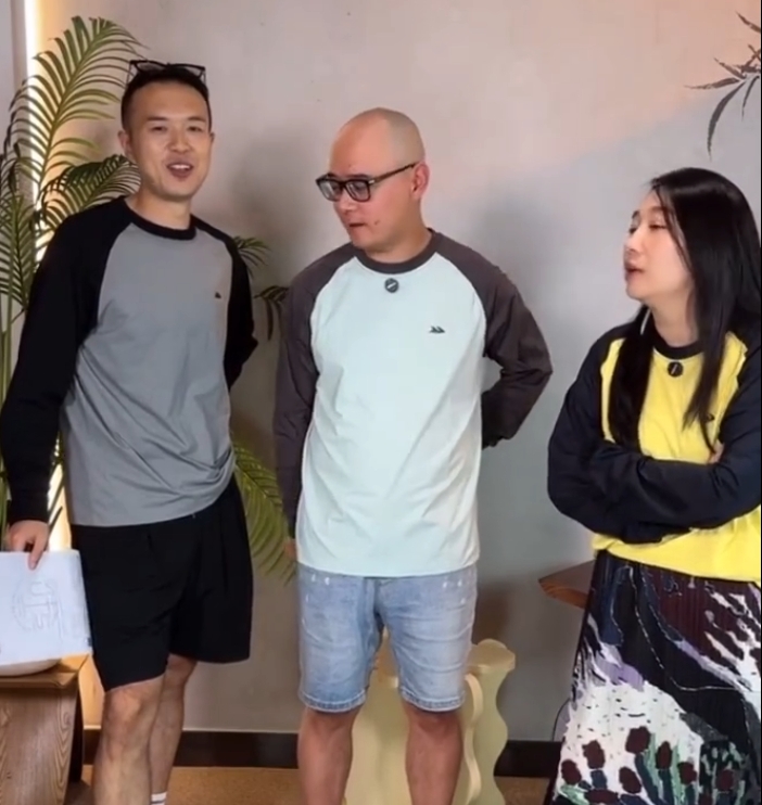 傅首尔老刘离婚不耽误朋友发展
