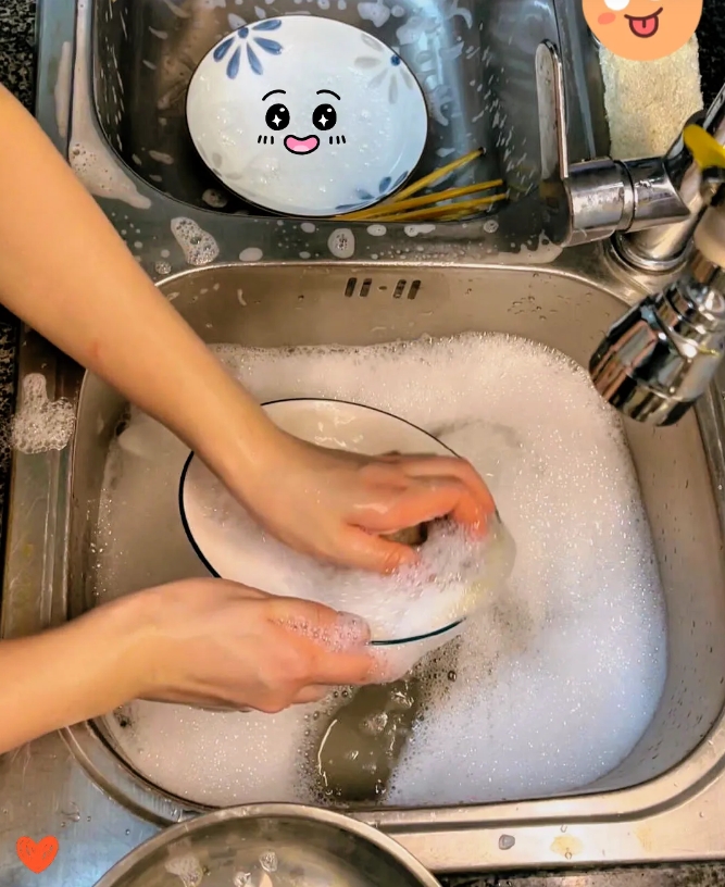 我的妈呀～早上的碗留到晚上才洗，试问有几个？

晚上我去表姐家做客，一进门，就看