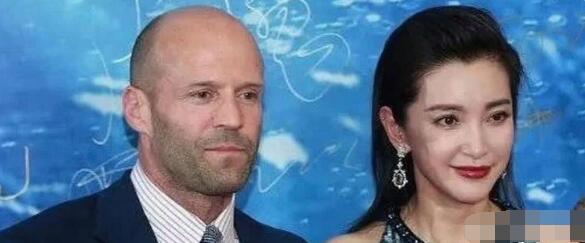 当年，奔驰邀请李冰冰做代言，她看中了一辆价值200w的奔驰，撒娇地说：“这个车能