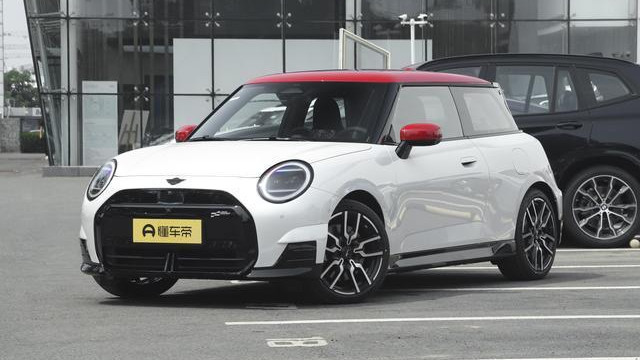 电动MINICOOPER上市：纯电续航452456km，配94英寸圆形中控屏