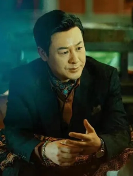 张颂文这是得罪人了吧？负面消息一个又一个扑面而来。

一、被退圈过气女星曝料家暴