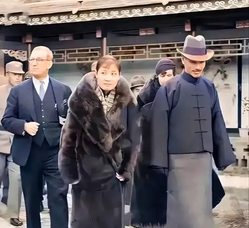这就是蒋中正和宋美龄的真实样貌，都看看吧！这并非演员所饰演的，而是货真价实的历史
