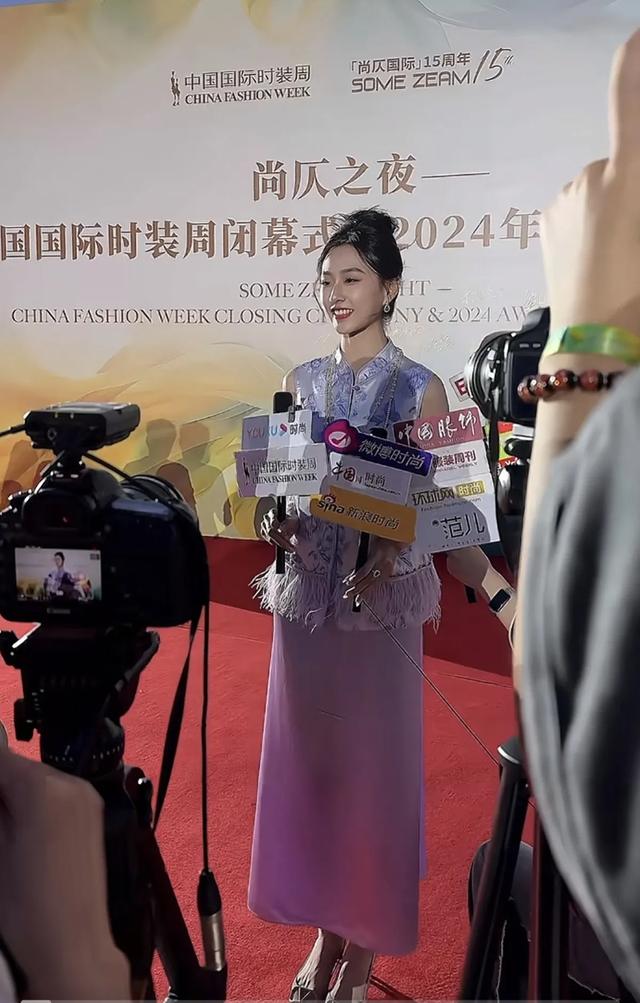 车模苏宁自曝婚姻状况,想离婚小沈不肯,小沈天天拍美女品味变化(车模苏宁有男朋友啦)-第2张图片-九妖电影 车模苏宁自曝婚姻状况,想离婚小沈不肯,小沈天天拍美女品味变化(车模苏宁有男朋友啦)-第2张图片-九妖电影