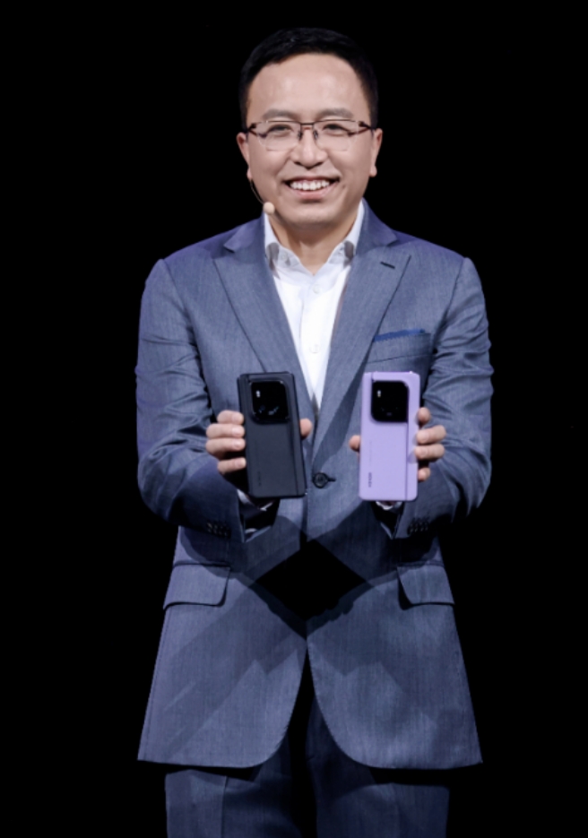 奇葩提问，荣耀是否考虑反向给华为递图纸：赵明回应也亮了

在5月28日的荣耀20