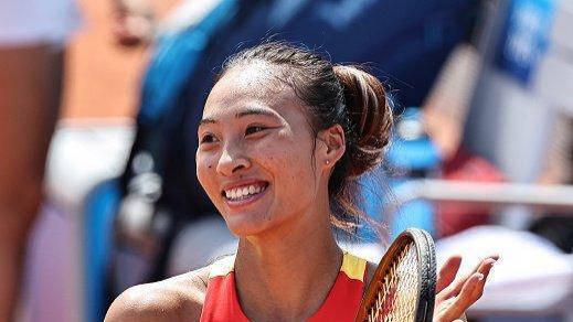 郑钦文历时超过3小时逆转纳瓦罗，首次进入奥运女单八强
