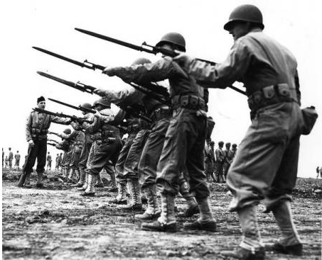 二战时，日本引以为傲的刺刀术遇到美军就不好使了，这是为什么？

刺刀白刃战是最能