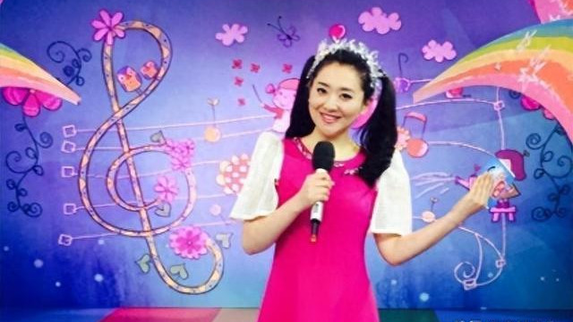 月亮姐姐回山西老家看非遗，被吓得捂嘴尖叫连连，仍站第一排围观